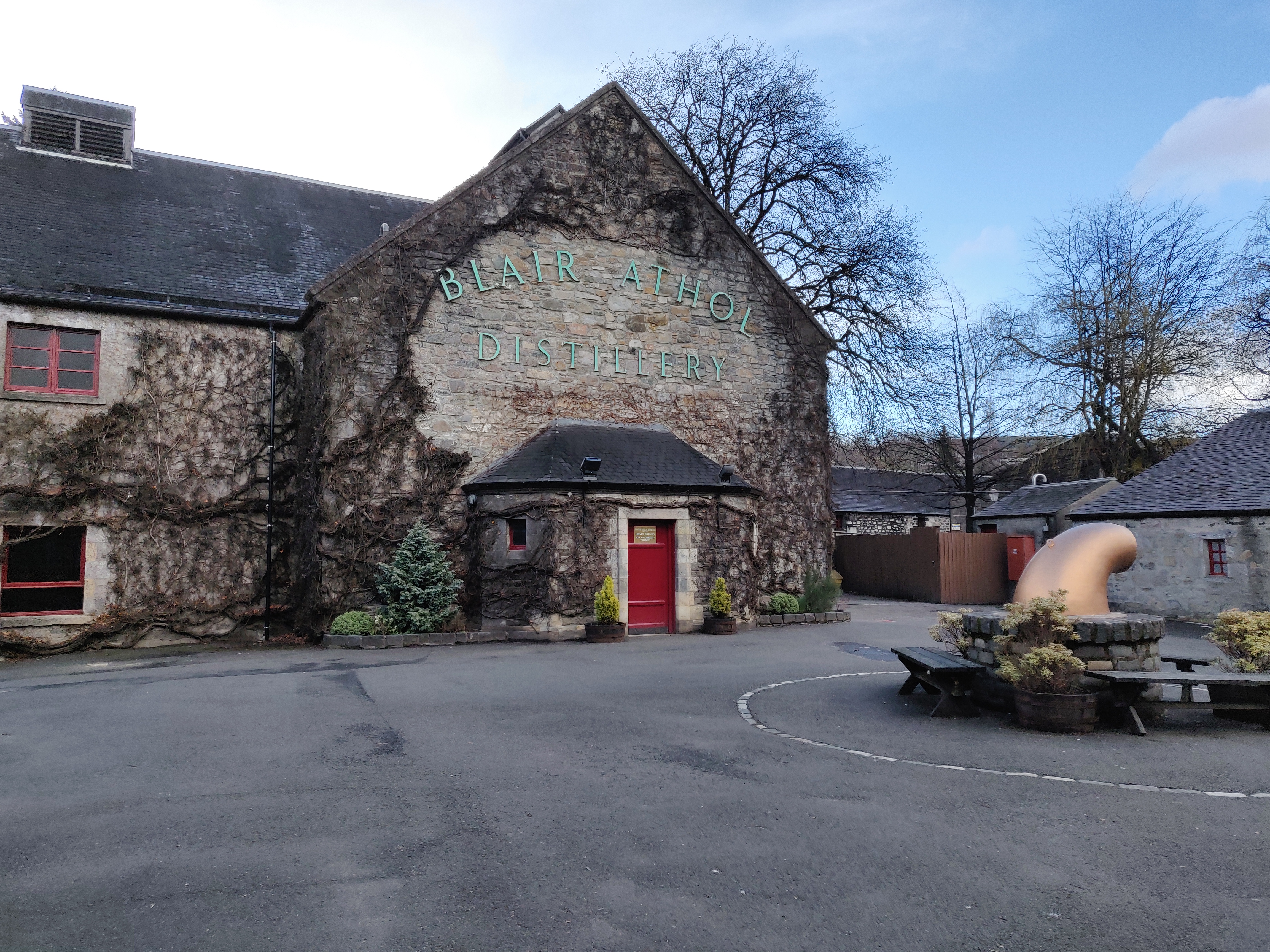 Picture of Blair Athol distillery.jpg
